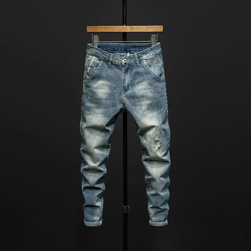 Men's slim-fitting skinny jeans in dark blue and light blue colours with micro elasticity denim fabric