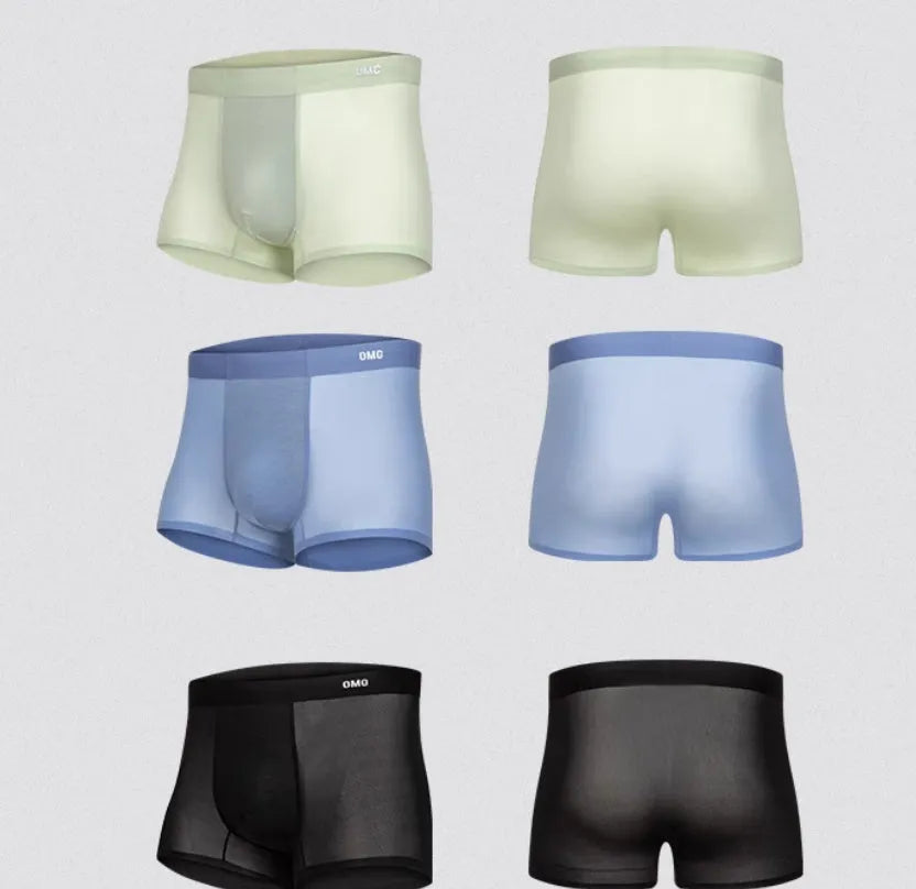 Men's seamless antibacterial fitness shorts in black, shown in size L on a mannequin.