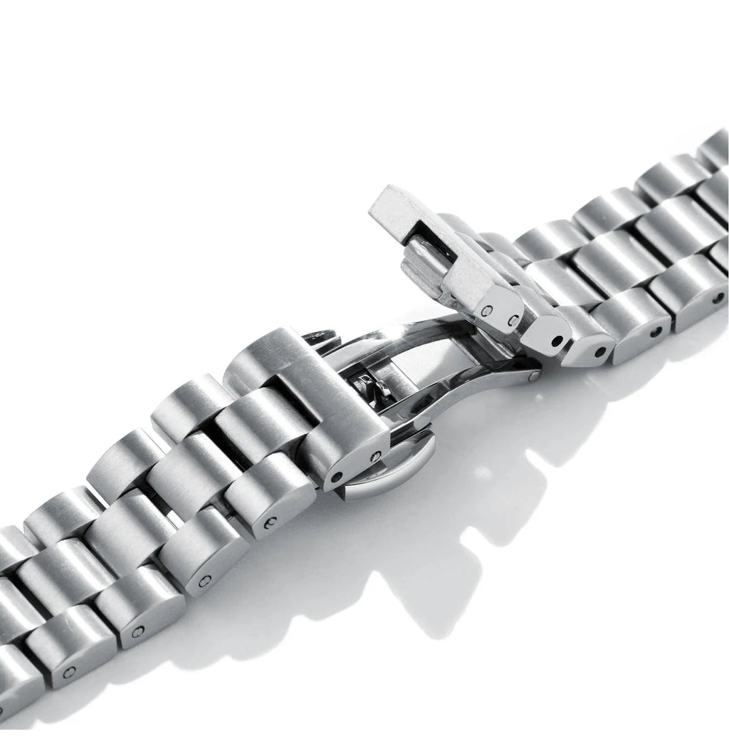 Small square watch-style bracelet with alloy case, titanium steel band, 21cm length, 35mm x 36mm dial, no time display.