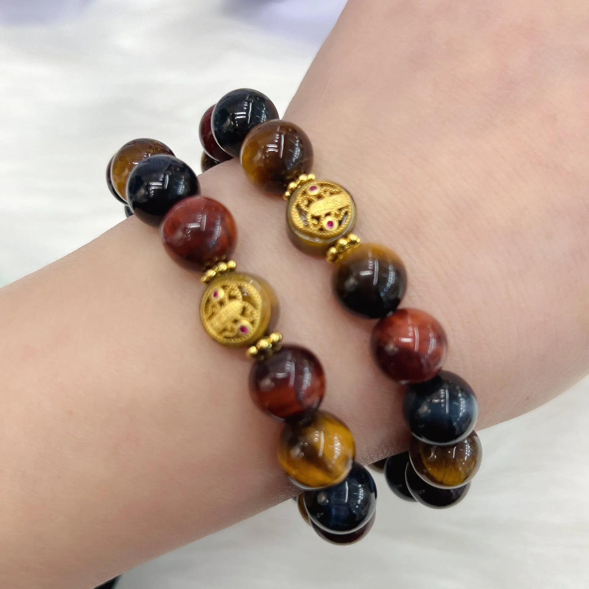 Natural tiger eye stone bracelet with Maillard chain and round beads measuring 18cm