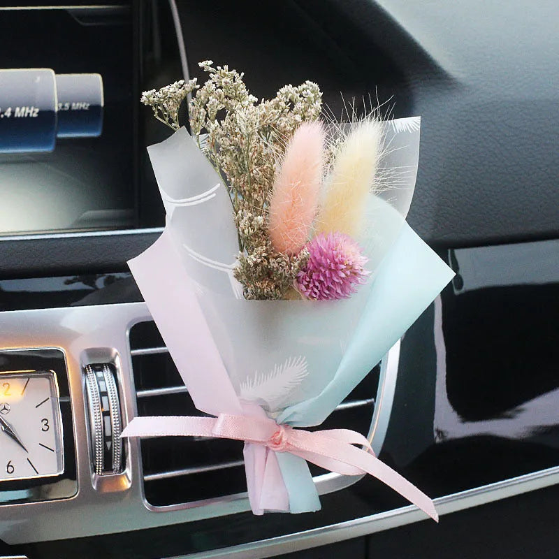 Dried flower car air freshener with natural aroma slices mounted on vehicle air conditioning vent