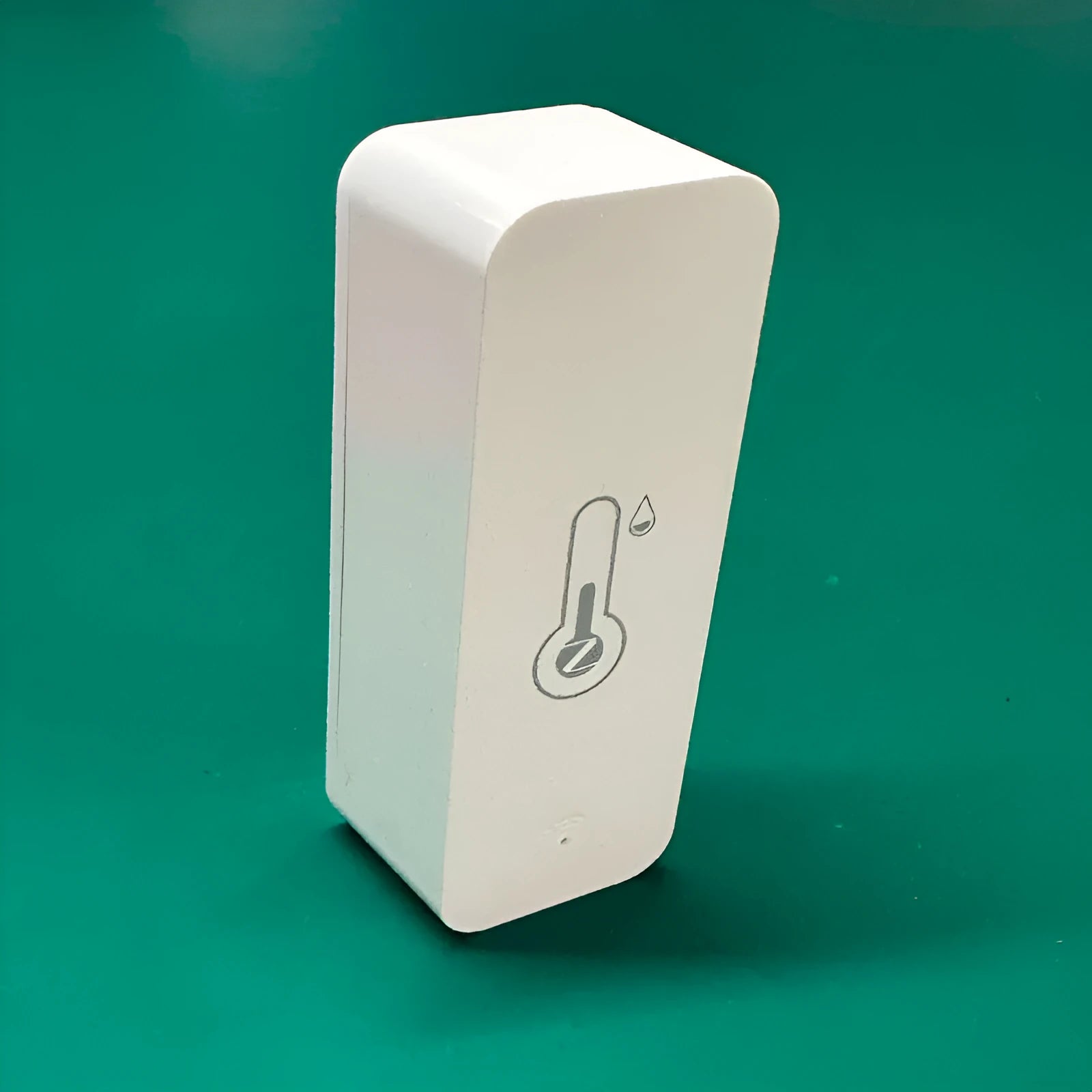 White WiFi temperature humidity sensor with Zigbee Tuya connectivity for smart home monitoring