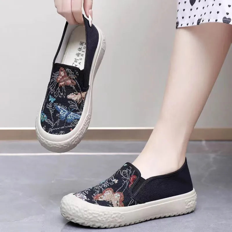Women's black and white slip-on canvas shoes with round toes and plastic soles