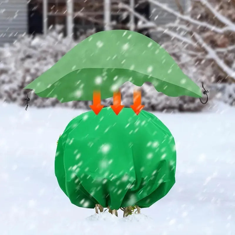 Round winter anti-freezing tree cover made of non-woven fabric, green colour, with drawstring closure