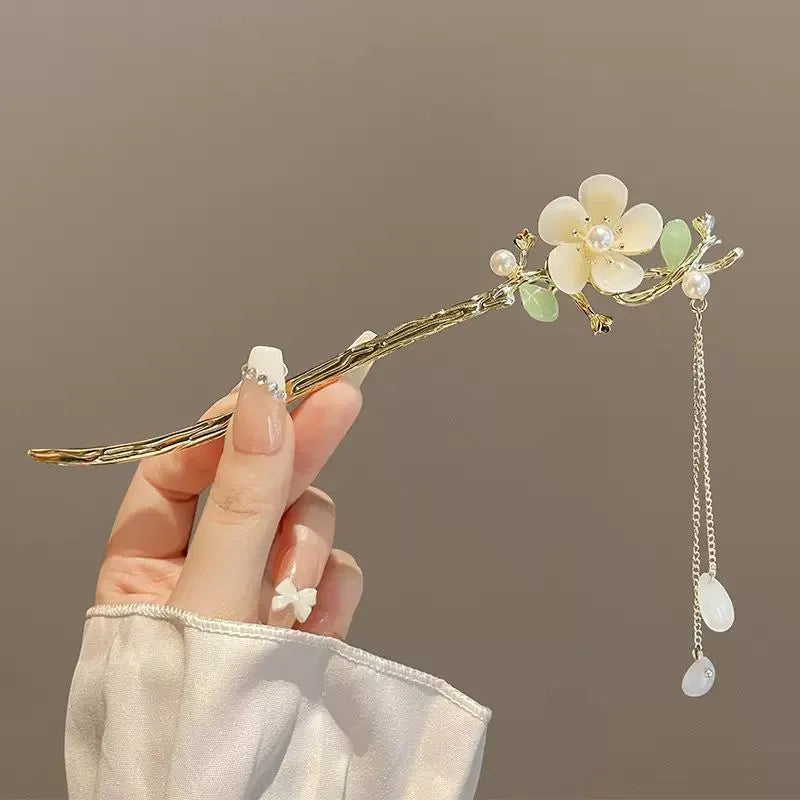 Alloy Magnolia antique hair clasp headdress with electroplated finish, floral shape, retro style for Han Chinese