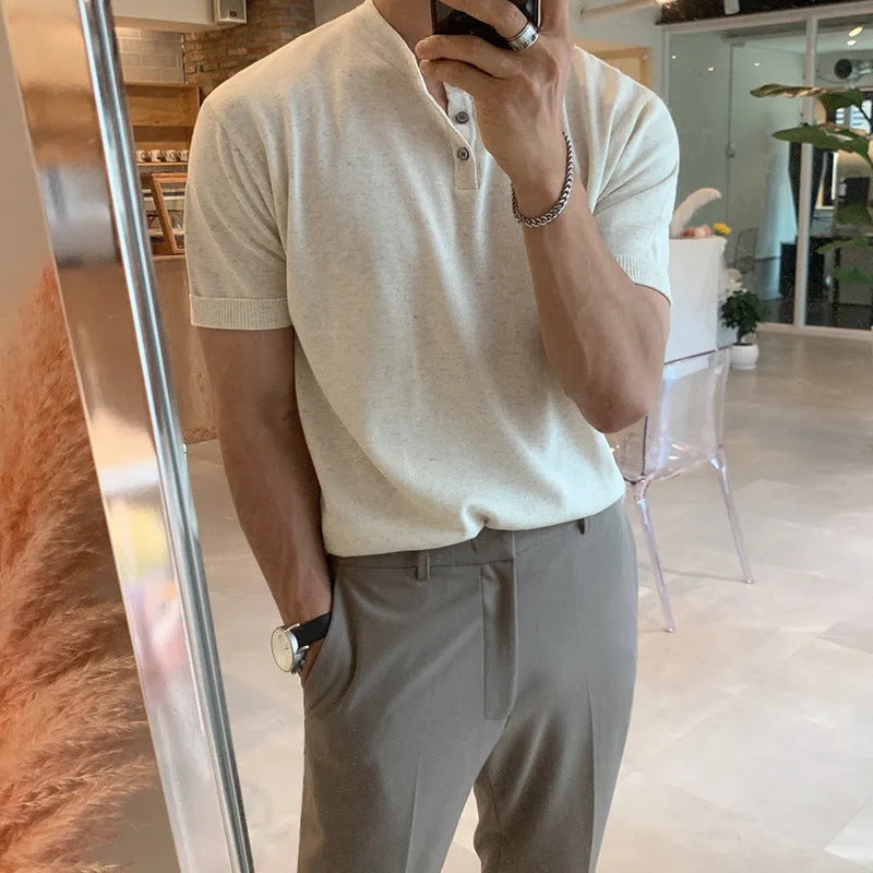 Man wearing a slim-fit black short-sleeved knitted ice silk shirt for casual wear.