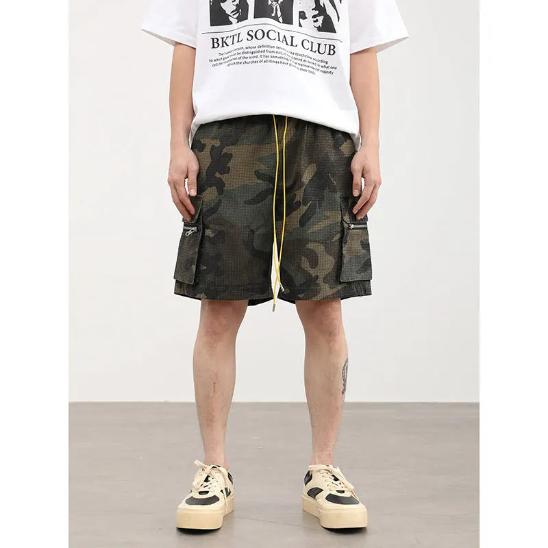 Men's camouflage-coloured cropped shorts with multiple three-dimensional cargo pockets on the legs.