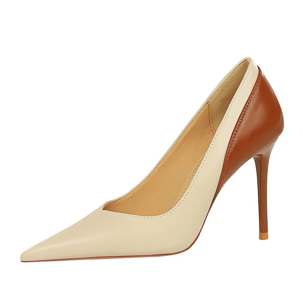 Retro black and creamy-white women's stiletto pumps with pointed toe for banquets