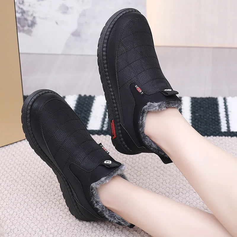 Women's black casual flat ankle boots with round toe and low shaft on a white background.