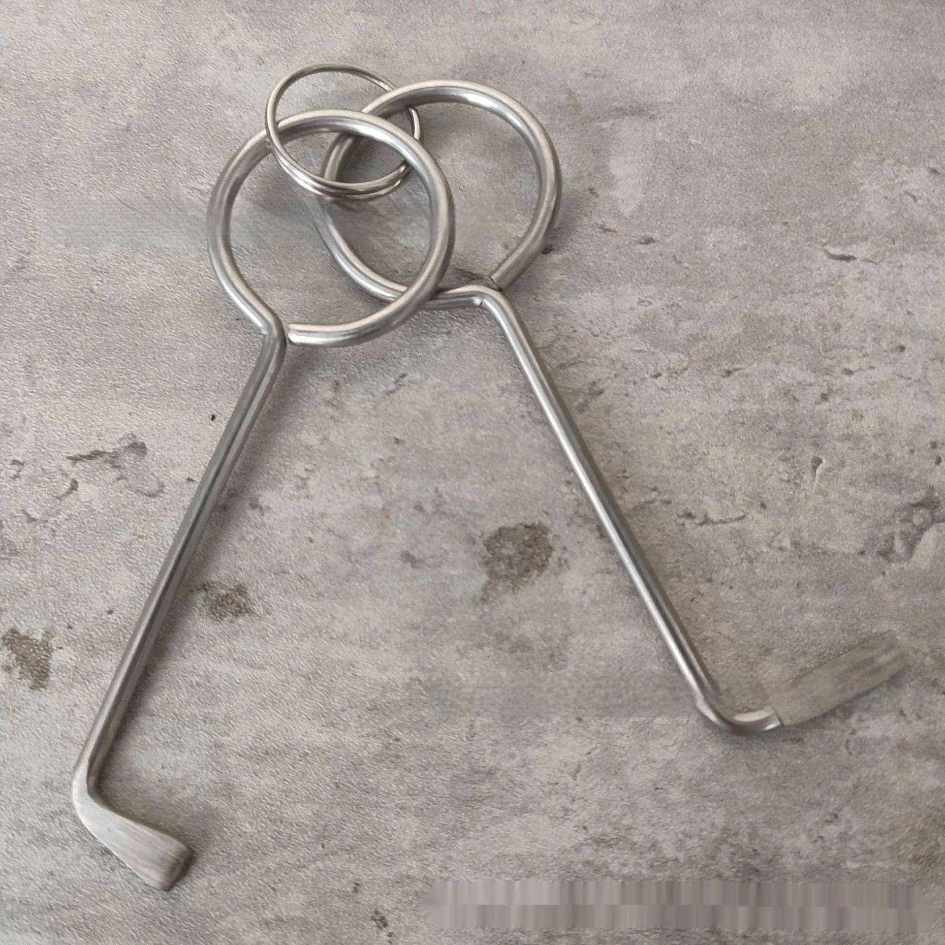 Two-piece portable alloy wrench tool set for household and DIY use