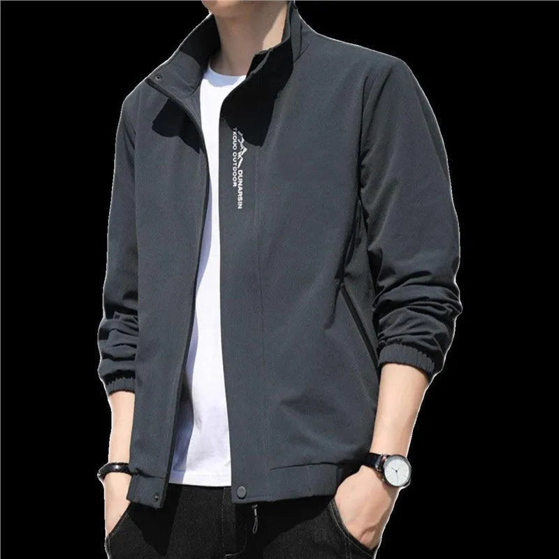 Men's stand collar sports jacket in polyester fabric with non-ironing finish