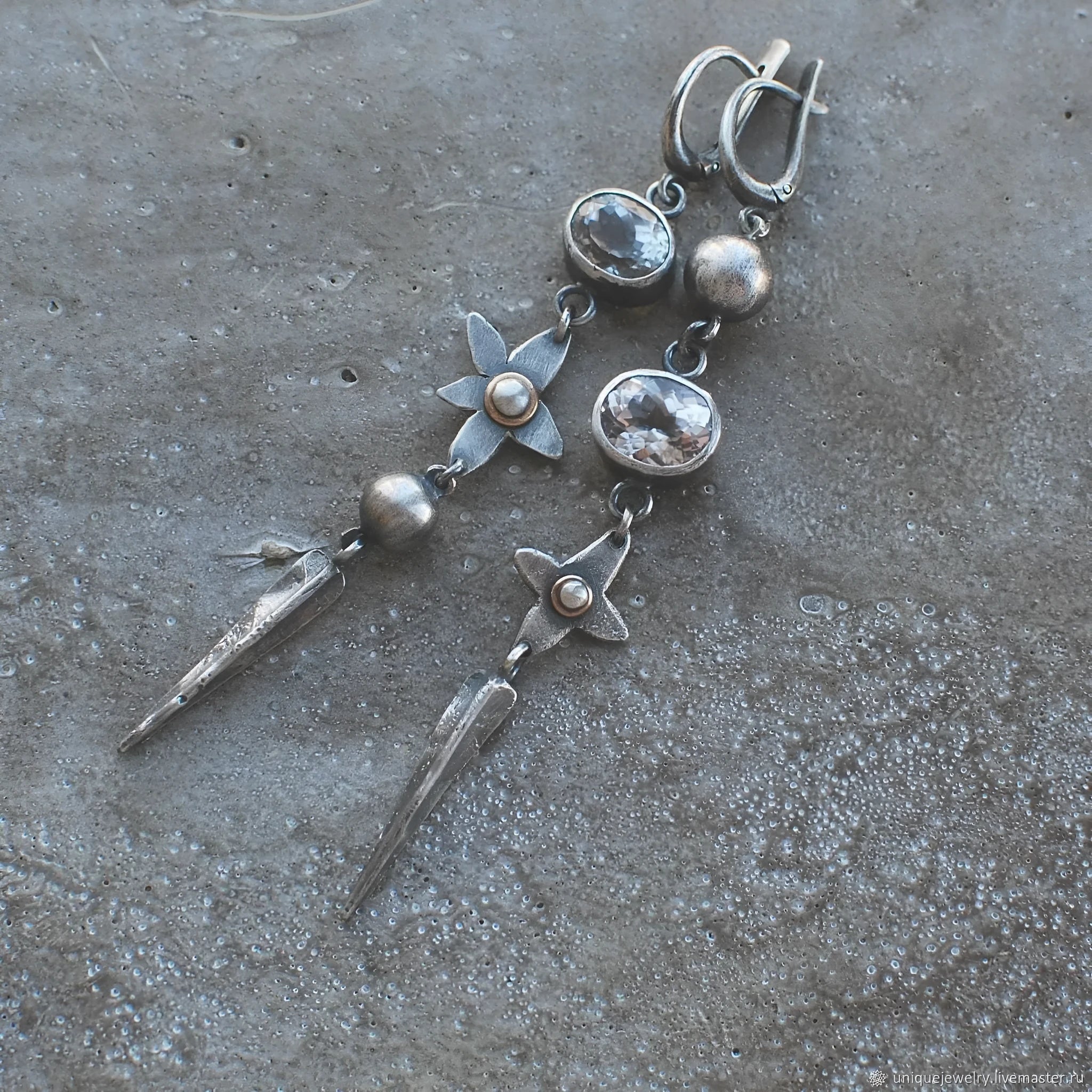XINGX geometric antique silver-plated rhinestone pendant earrings showing long drop design
