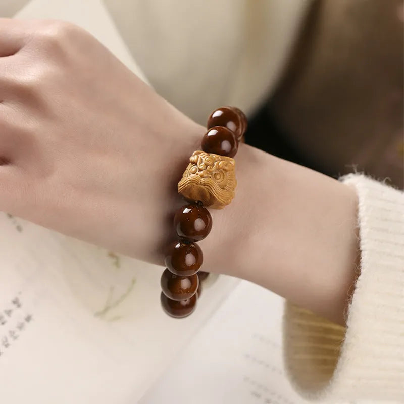 Hand-woven round bead bracelet in ivory nut lion style with 13mm beads
