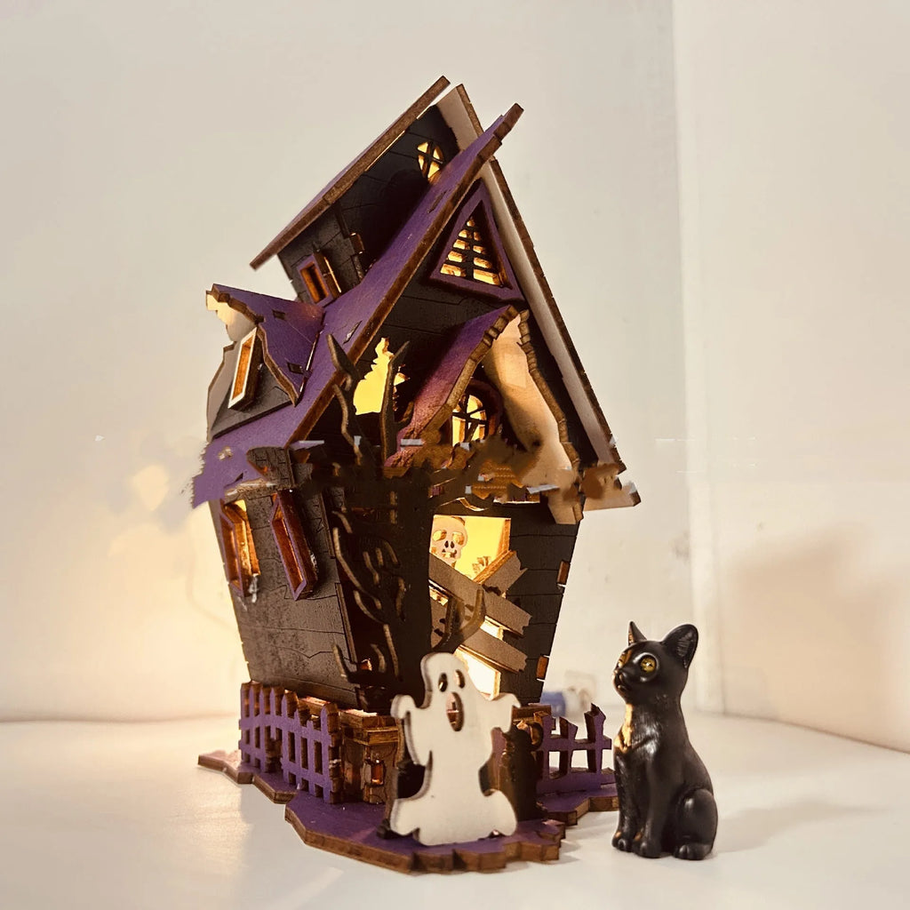 Wooden DIY haunted house Halloween decoration with luminous paint measuring 14x10.5x19cm