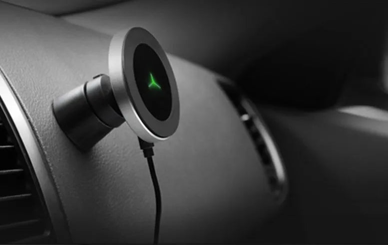 Car magnetic wireless charger Model W5 with clamping mechanism and USB interface for dashboard mounting