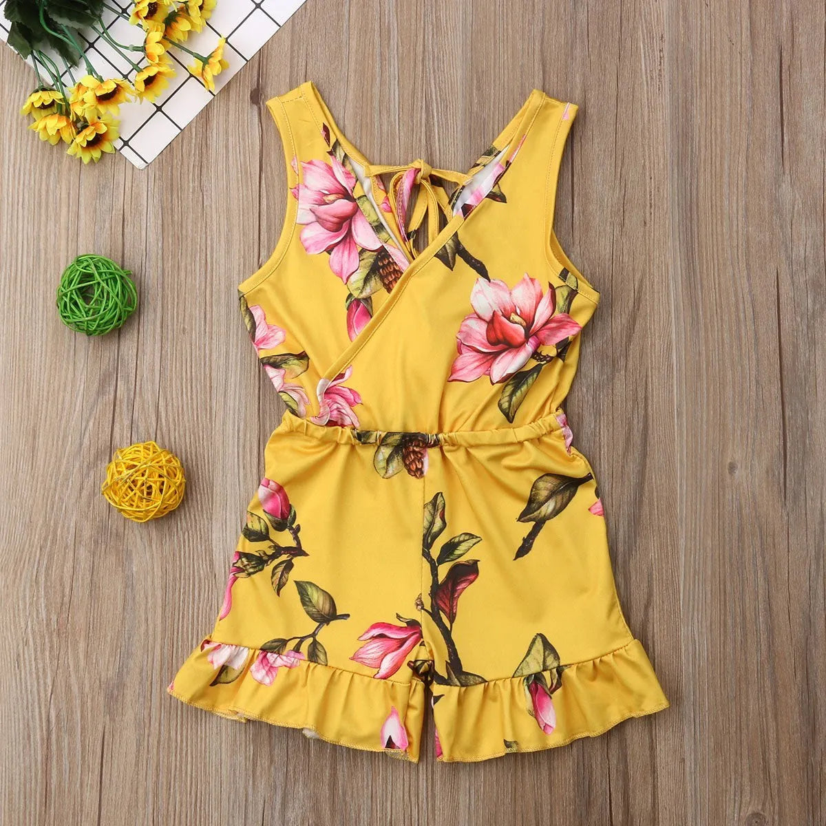 White and yellow floral print cotton outfit for a baby girl, showing Asian sizing from 90cm to 130cm.