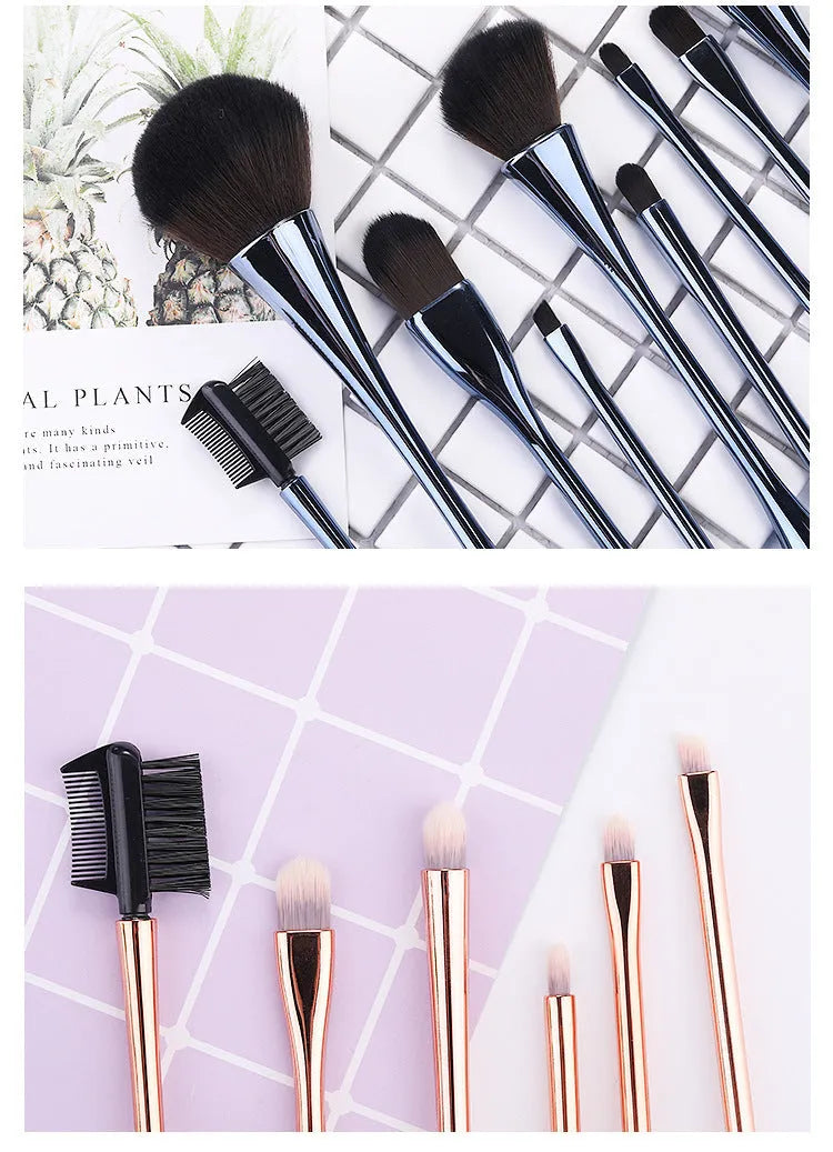 Small waist makeup brush set with nylon bristles and plastic handles in rose gold colour