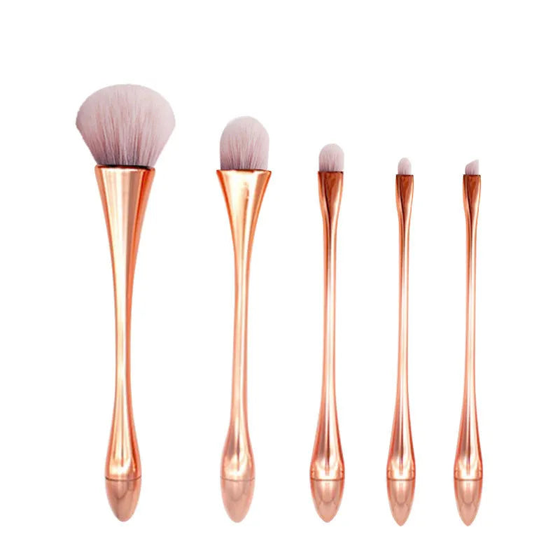 Small waist makeup brush set with nylon bristles and plastic handles in rose gold colour