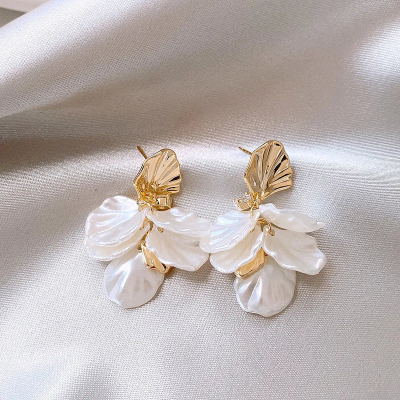 White shell flower stud earrings for women, retro butterfly and geometric design, one pair