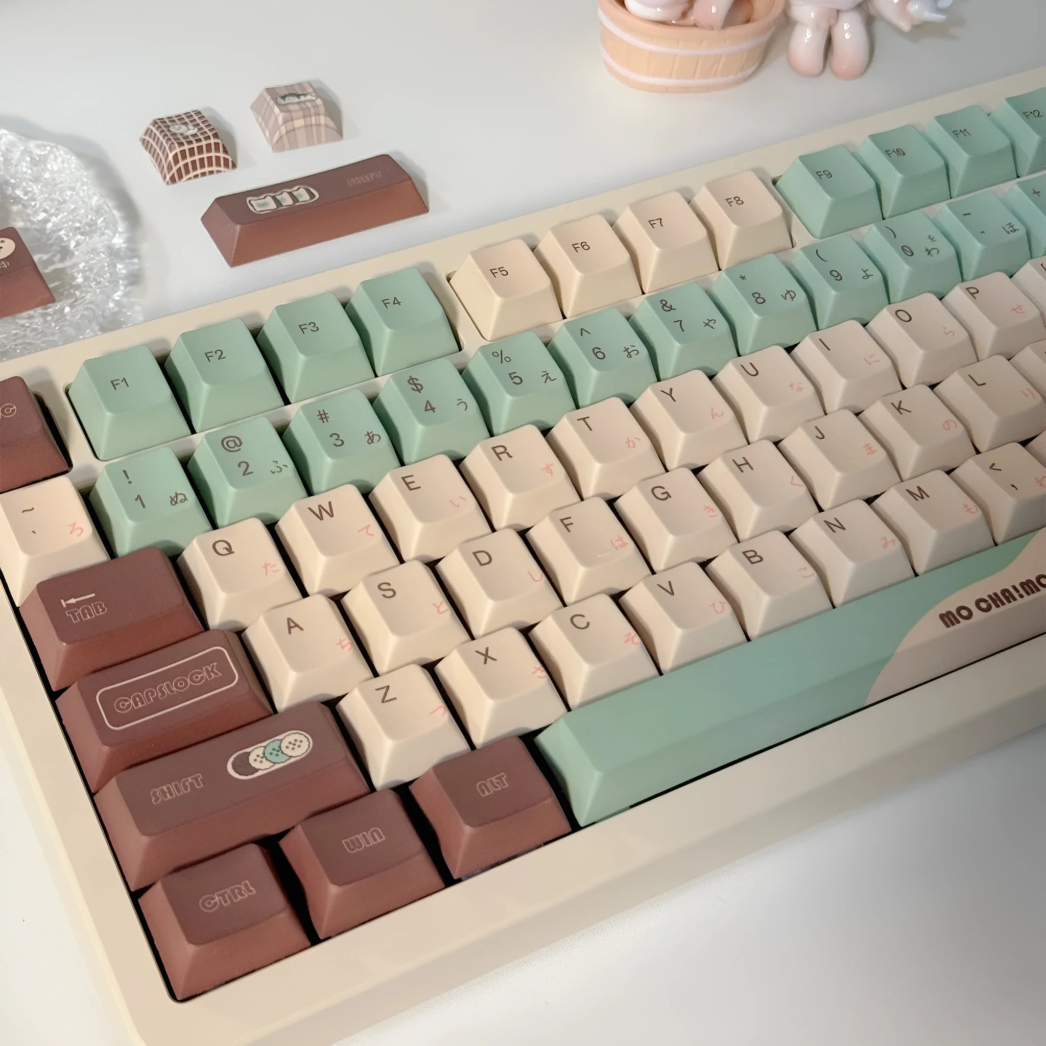 Matcha green mechanical keyboard key caps with cross-shaped satellite shaft design