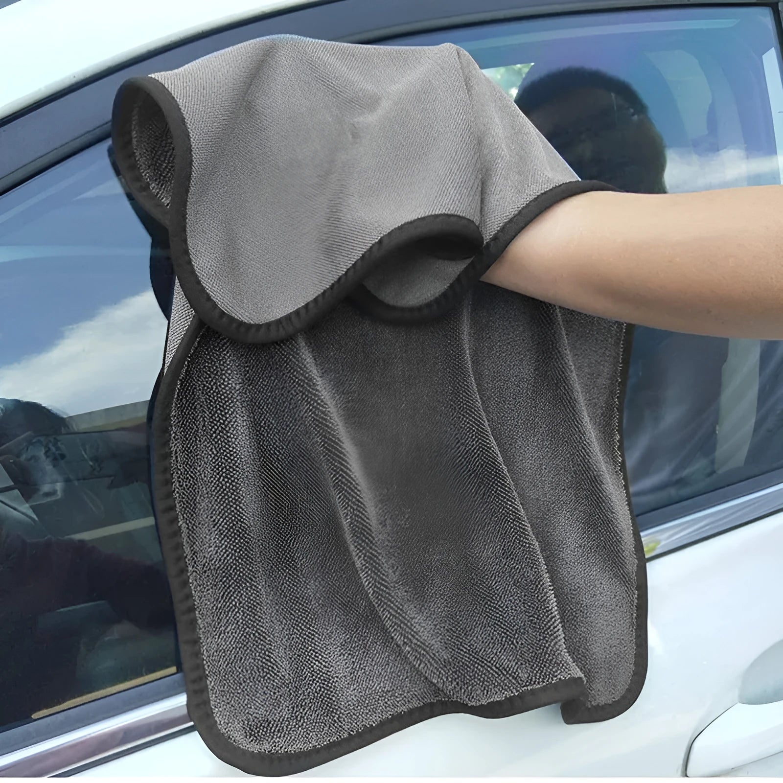 Grey microfiber car wash towel measuring 40x40cm for automobile cleaning
