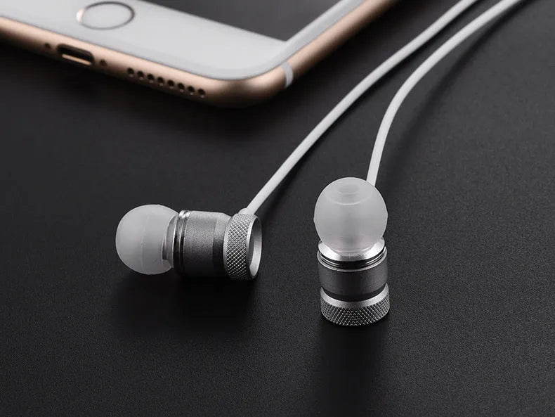 In-ear music video headphones in black, gold, pink or silver colours with 10mm horn diameter