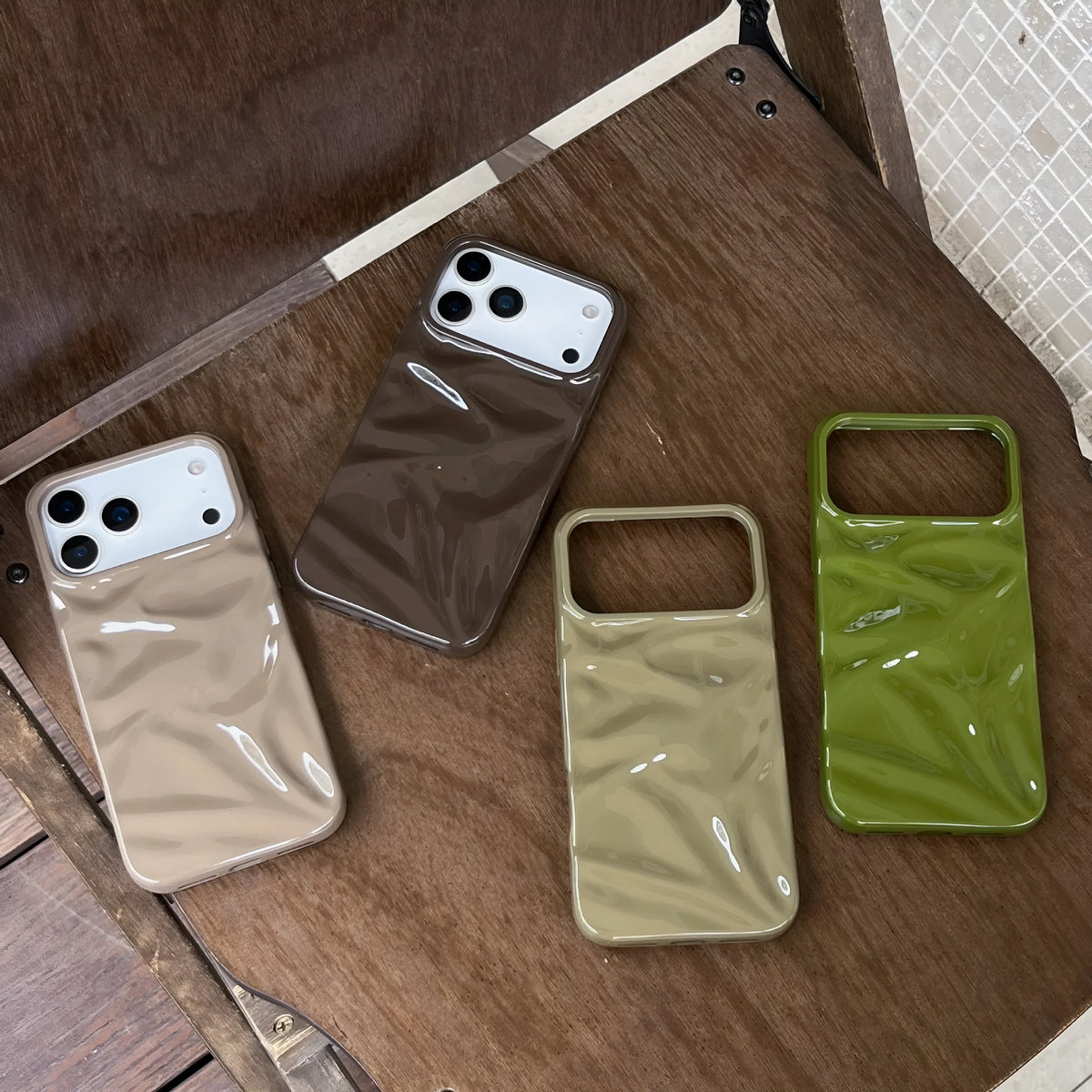 Three-dimensional pleated pattern TPU phone case in green for iPhone, anti-fall, anti-fingerprint, soft shell