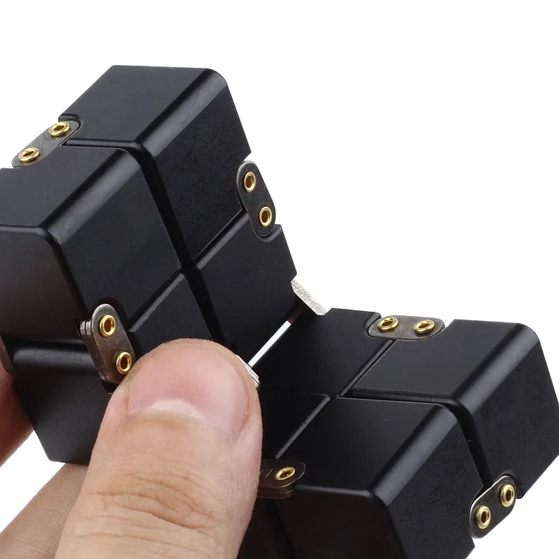 Zinc alloy infinity cube fidget toy showing 4cm cube dimensions and black/silver colour options