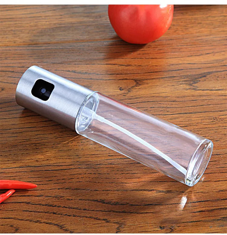 Gold ABS and glass oil and vinegar spray bottle with push-type pump, 17.5cm tall.