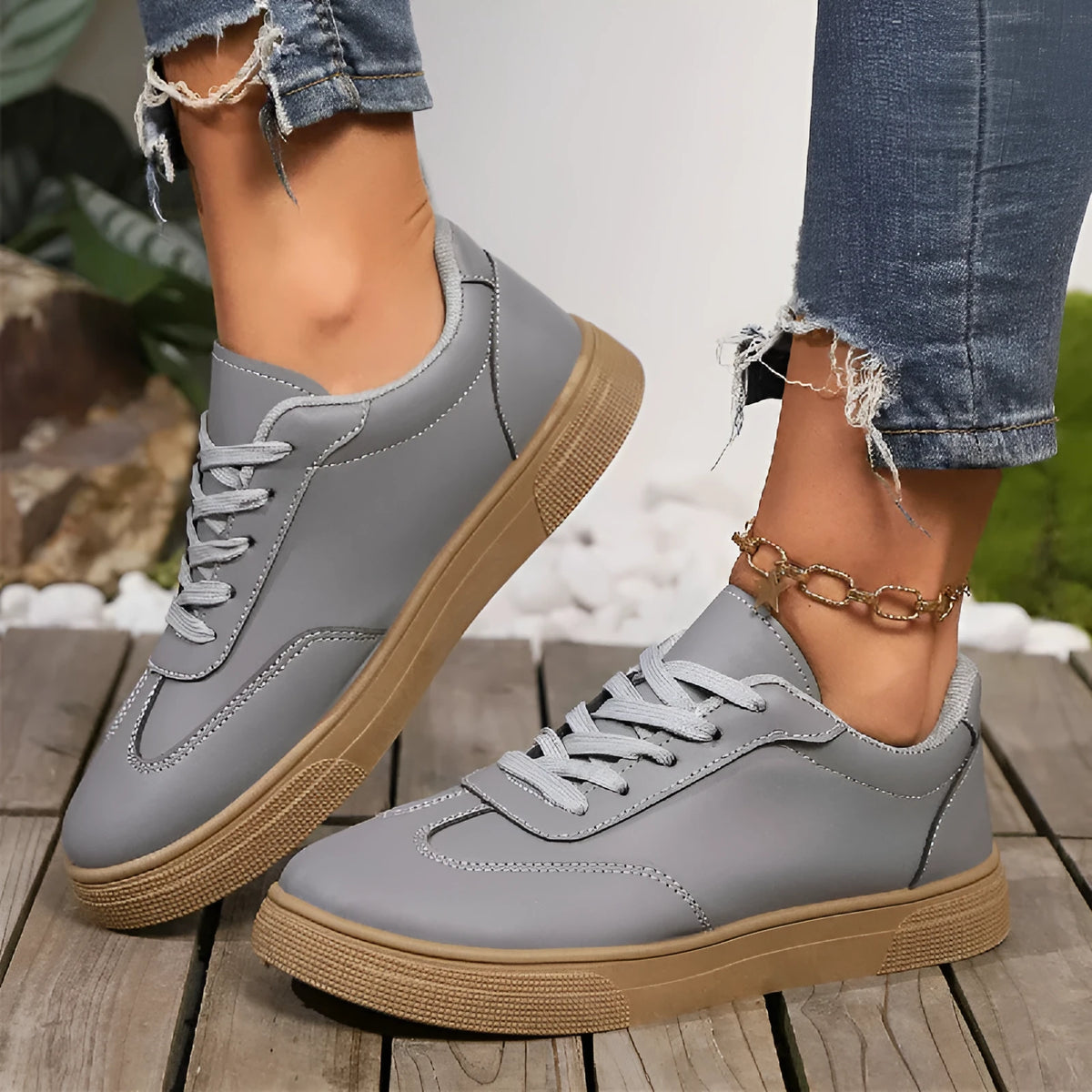 Women's Korean-style casual running shoes flat lace-up low top artificial PU round toe in gray and white