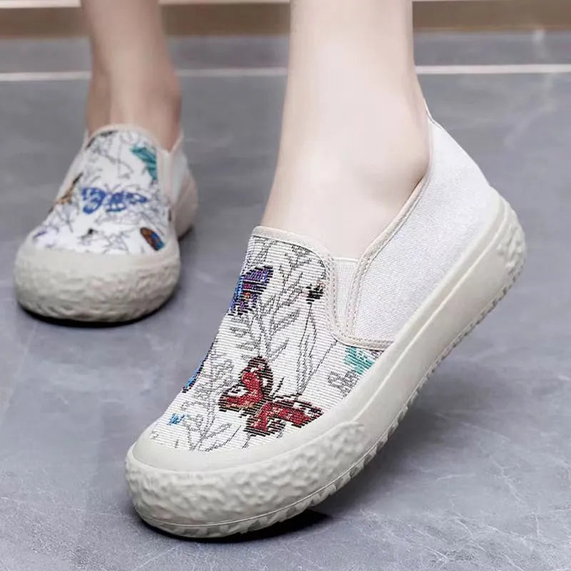 Women's black and white slip-on canvas shoes with round toes and plastic soles