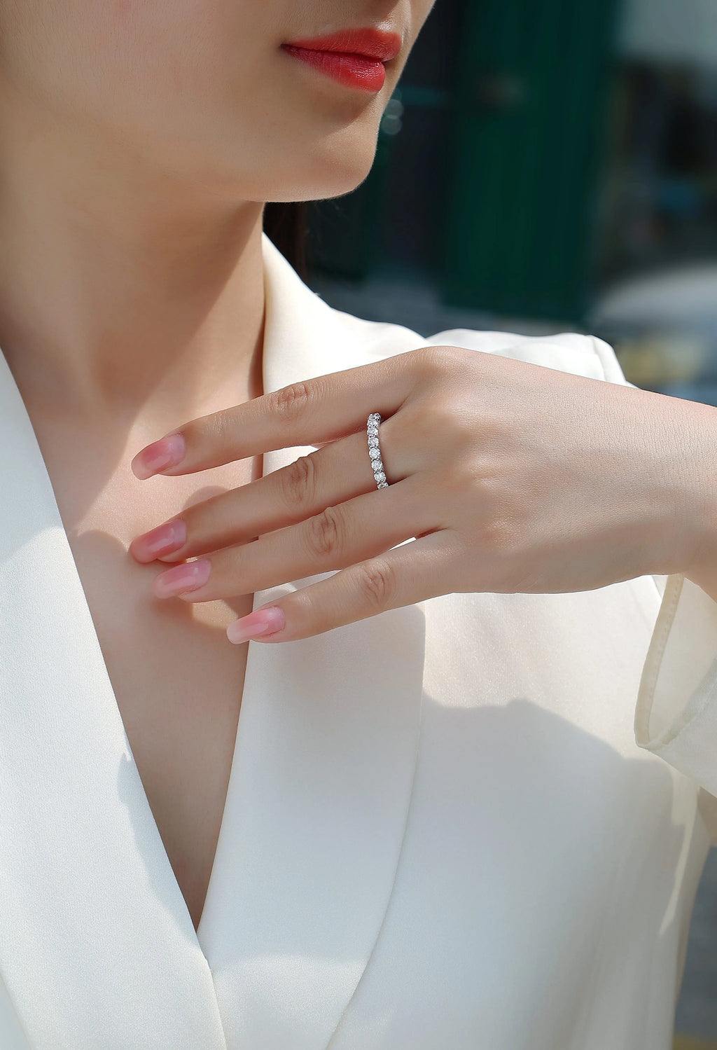 Rose moissanite wedding ring in platinum-plated S925 silver, on display with GRA certificate and gift box