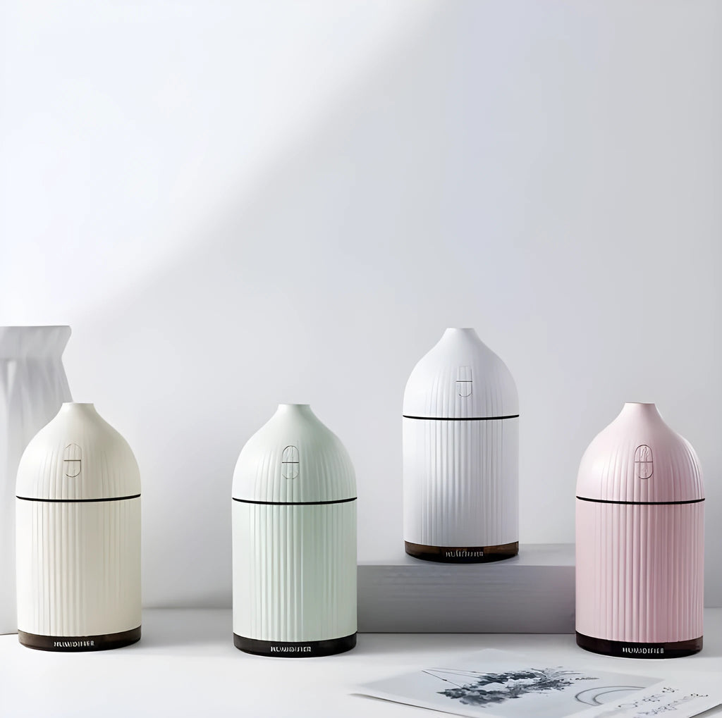 White USB-powered aromatherapy diffuser humidifier with coloured LED light and 300ml tank.