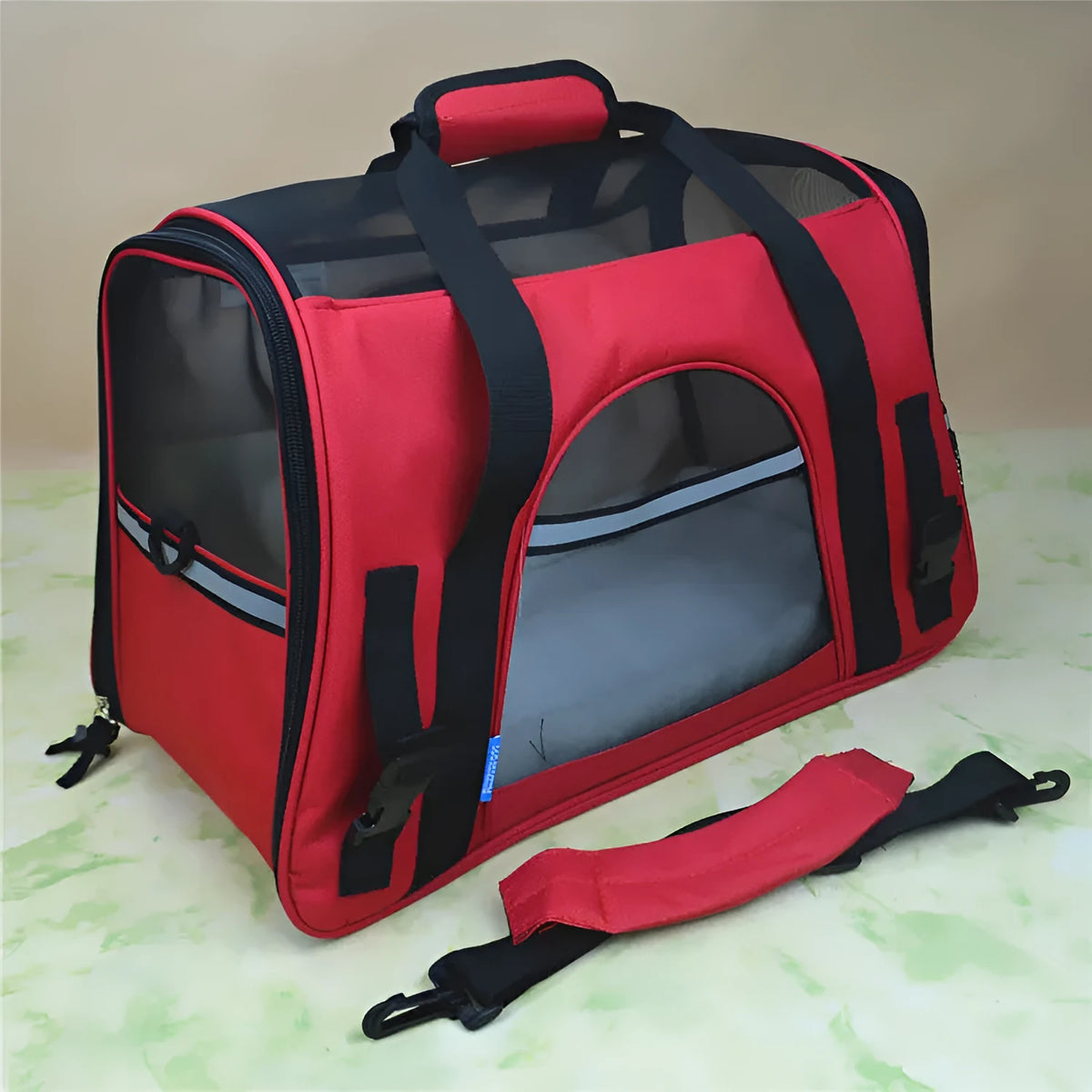 Breathable portable pet strap handbag in 600D oxford cloth with nylon mesh and lamb cashmere, for small dogs and cats