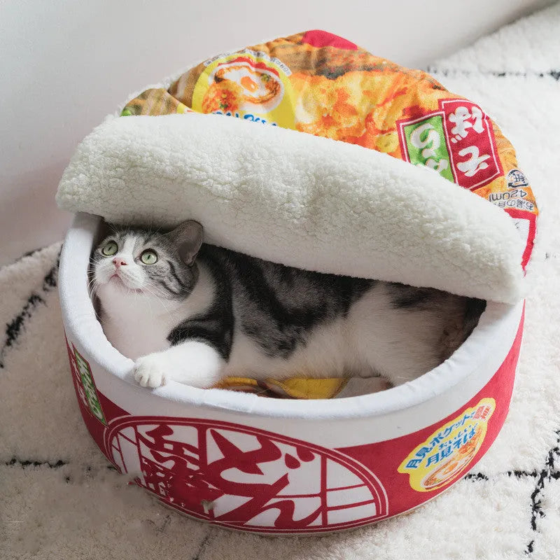 Instant noodles plush cat nest in red ramen colour, 50cm diameter semi-closed cloth pet bed