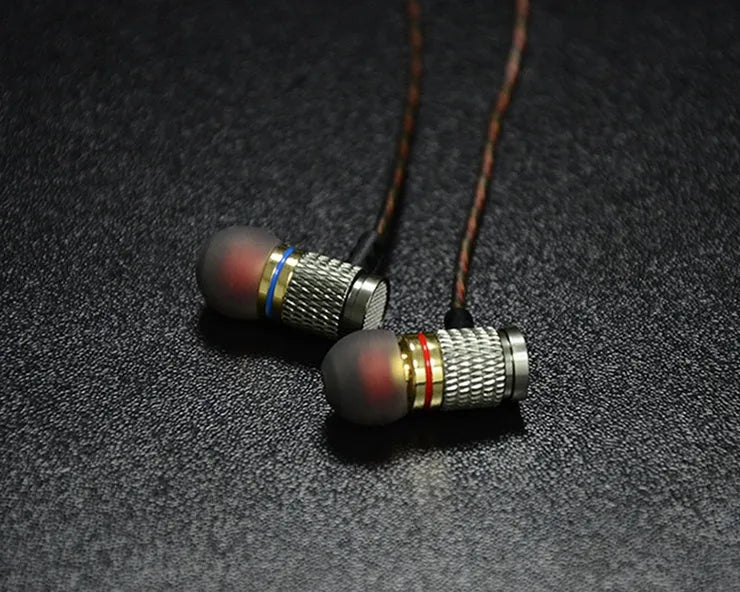 Black wired in-ear headphones with 3.5mm L-bend plug and silicone cable
