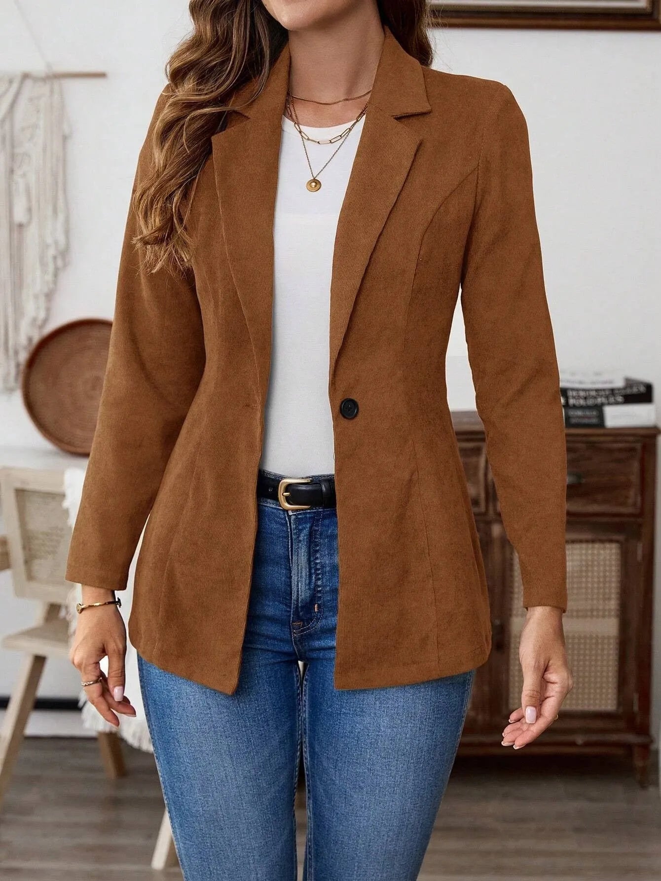 Brown single-breasted leisure suit coat with lapel collar and long sleeves