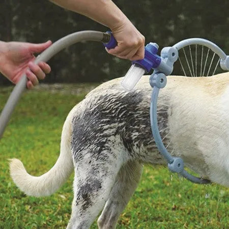 One-key foldable cleaning hose for pet bathing with 40cm PVC ring connected to a garden hose