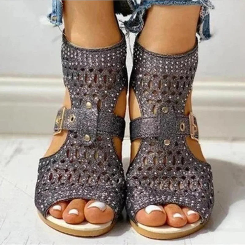 Women's beige flat sandals with back zipper closure and wedge heel