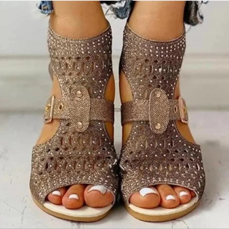Women's beige flat sandals with back zipper closure and wedge heel
