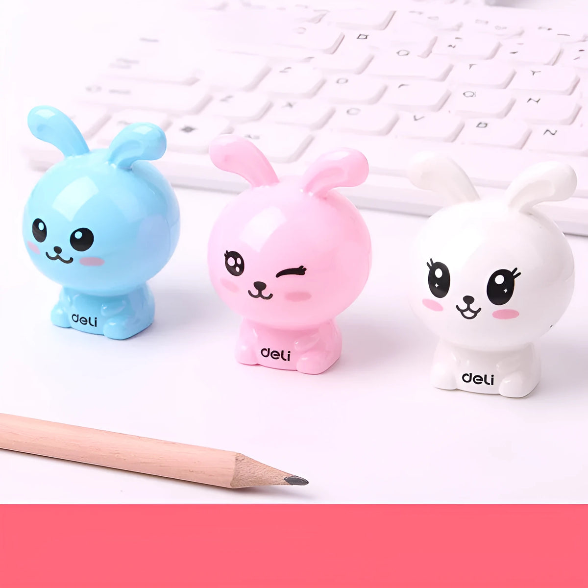 Mini cartoon manual pencil sharpener for children with random bunny style and small size