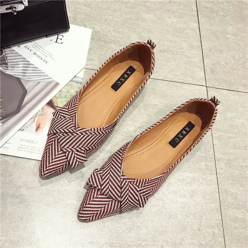 Women's pointed toe shallow mouth single shoes in black and red colours showing low heel design
