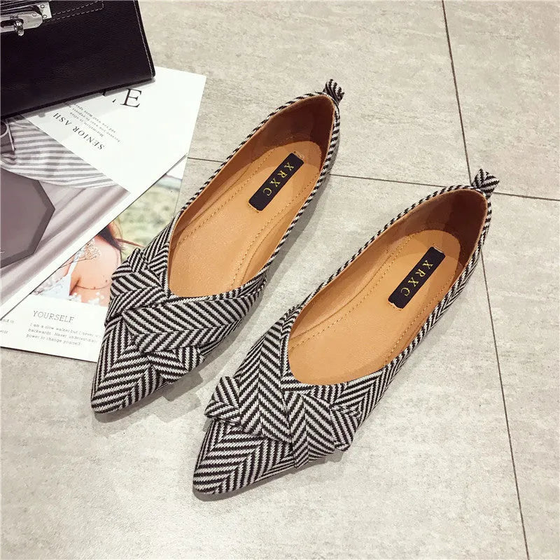 Women's pointed toe shallow mouth single shoes in black and red colours showing low heel design
