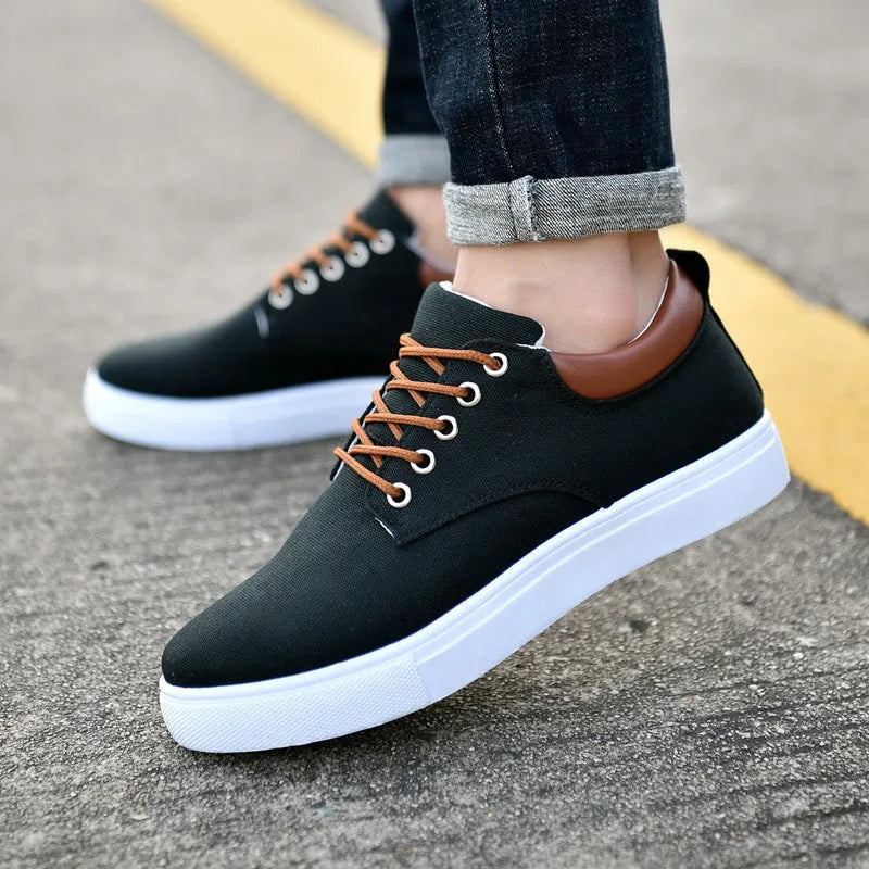 Men's high-top canvas sneakers in black with white sole and back-tie laces, size 46-47