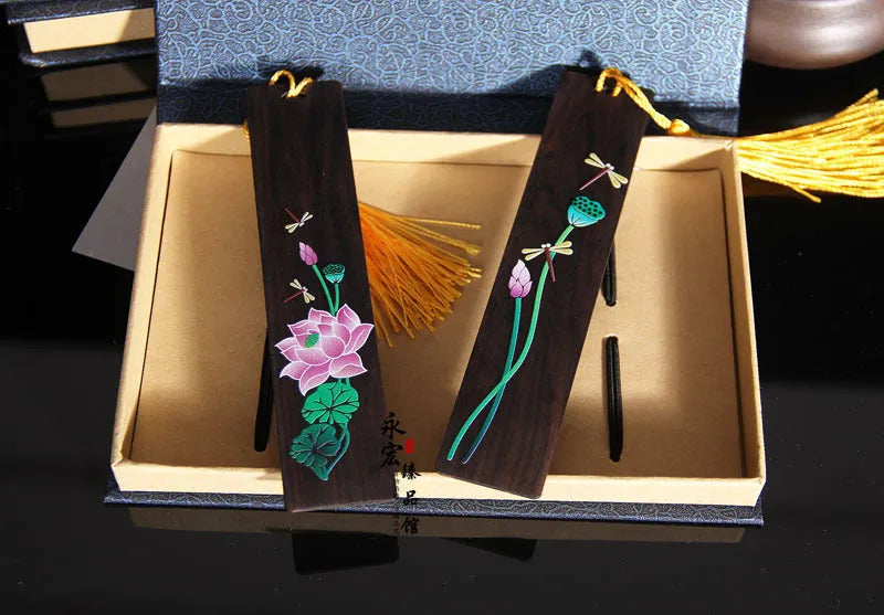 Chinese style sandalwood bookmark with painted lotus and landscape flower decoration