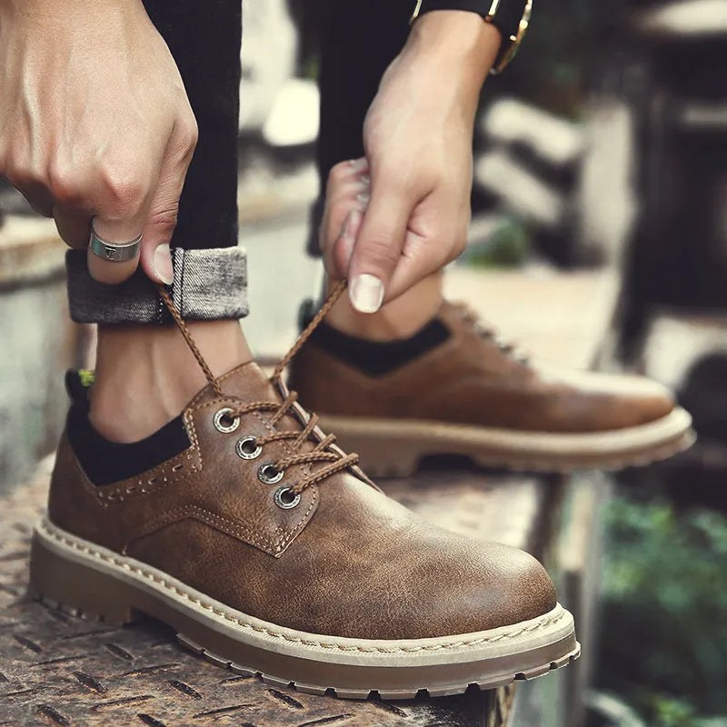 Men's black round-toe lace-up casual shoes with a PU upper and rubber sole on a plain background.