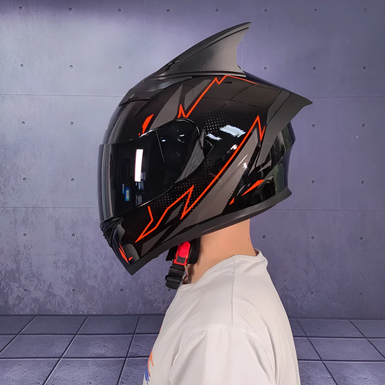 Men and women double lens anti-fog full face motorcycle helmet in ABS, black and red, sizes M to XXL with removable horn