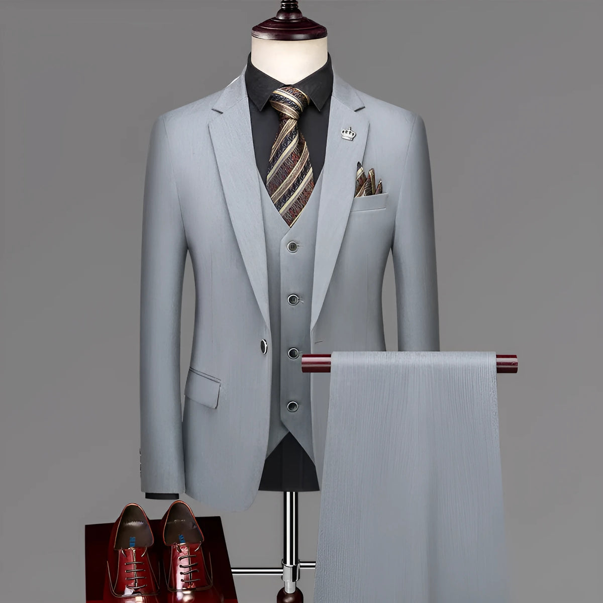 Three-piece business suit in cotton-blend nylon with button decoration, sizes S-5XL, five colour options.