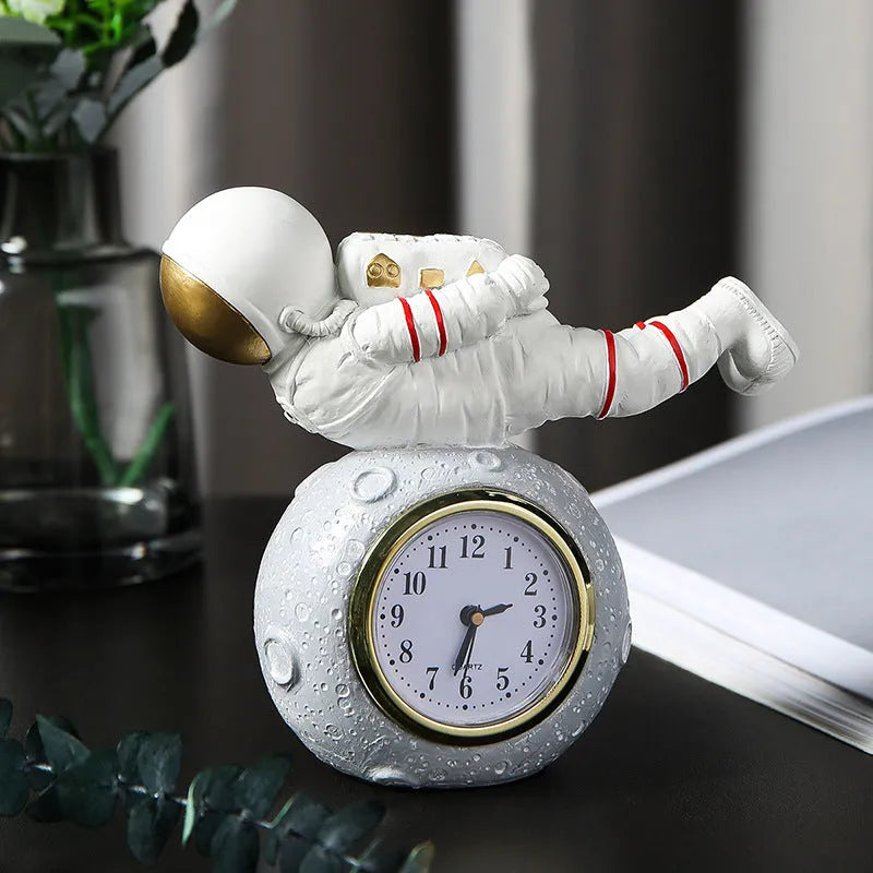 Astronaut character ornament in natural resin, Gold or Silver finish, for bookcase or desktop decoration