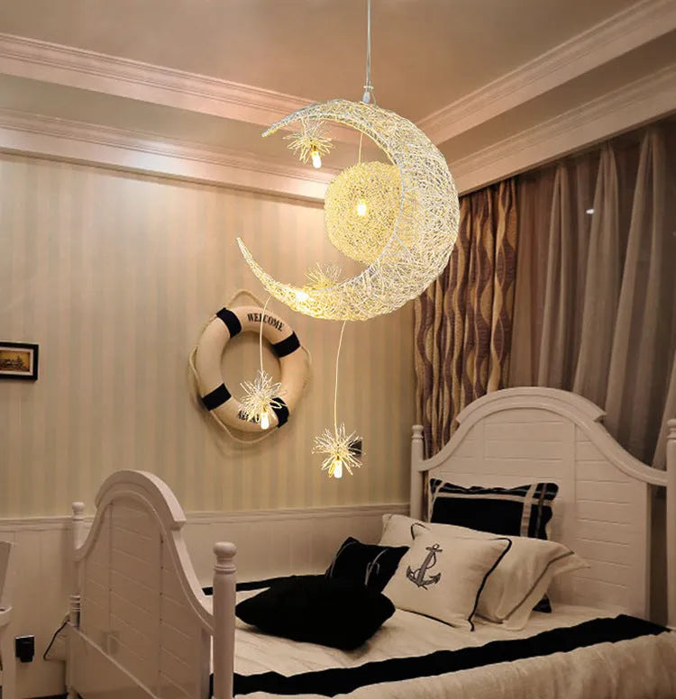 Aluminium wire star moon chandelier with zinc alloy and iron construction, 250mm diameter